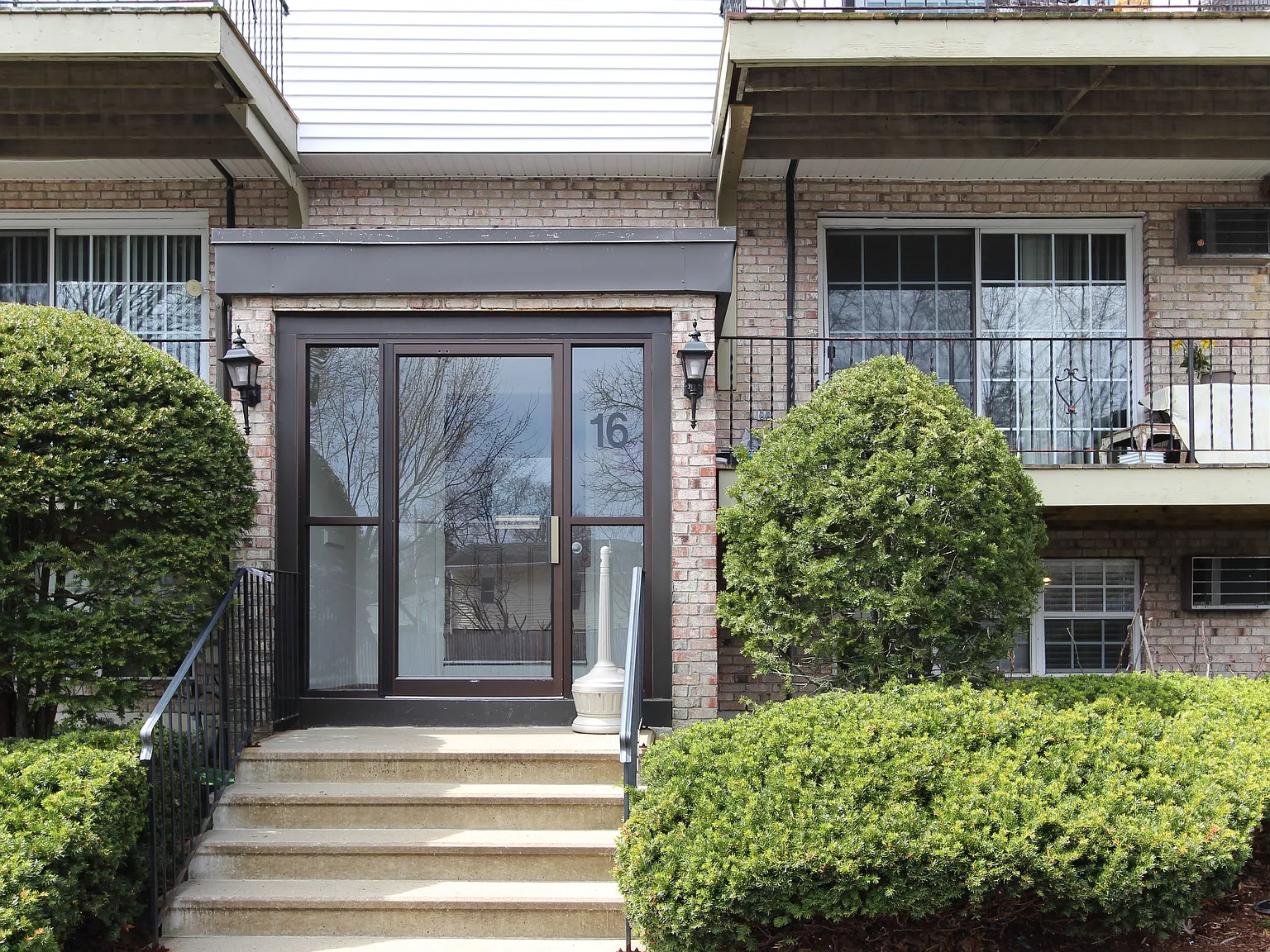 1 bed, 694 sqft, $1,800 — Photo 1