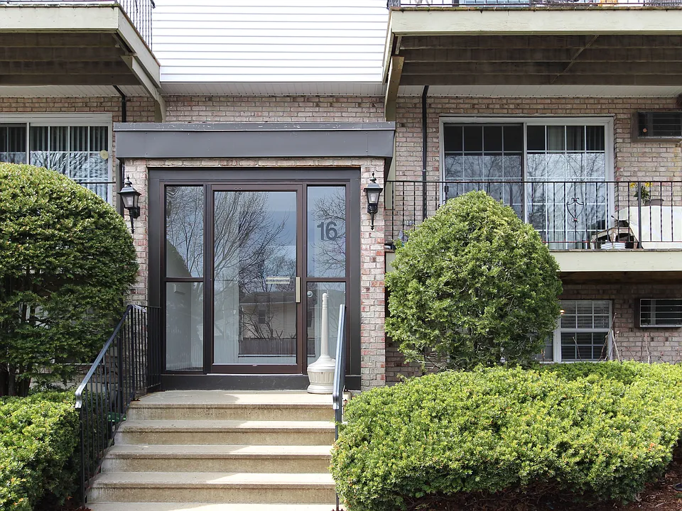 16 Williamsburg Ct #12