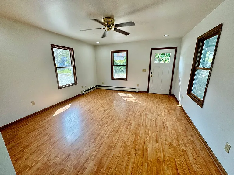 415 Ballard St — Photo 3