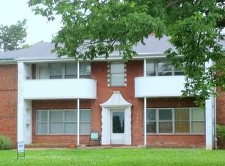 8221 Delmar Blvd APT 2E, Saint Louis, MO 63124