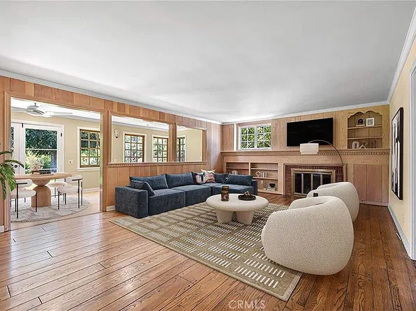 15454 Sutton St, Sherman Oaks, CA 91403