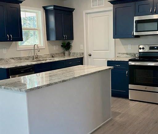 3rd image of 292 Manchester Rd