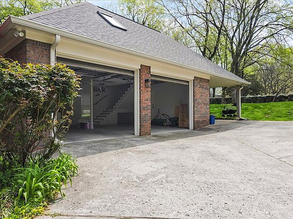 3rd image of 4818 Cove Creek Dr SE