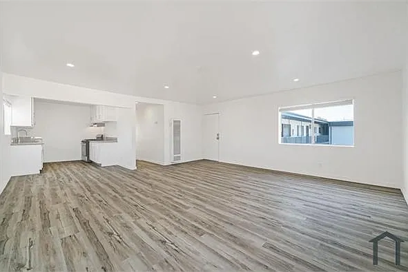 13406 S Vermont Ave #6 — Photo 2