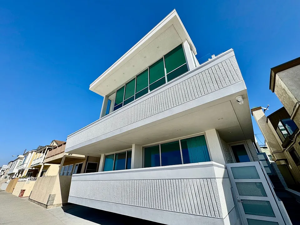 Stunning Ocean Front Location