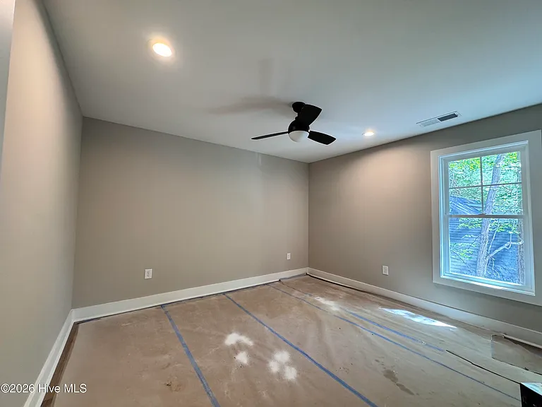 662 Wren Ln — Photo 10