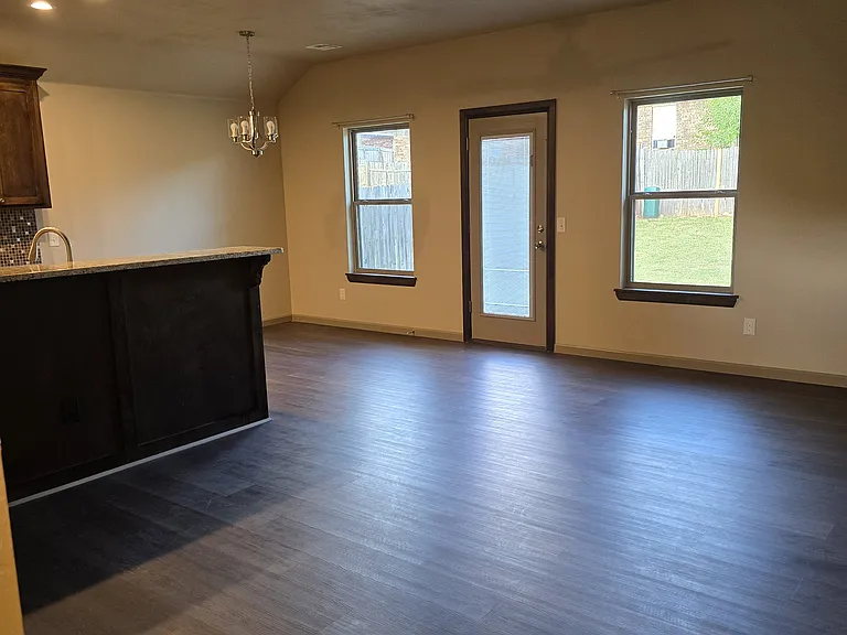 512 S Castle Ridge Ln — Photo 16