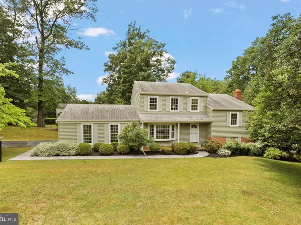 9205 Shari Dr, Fairfax, VA 22032