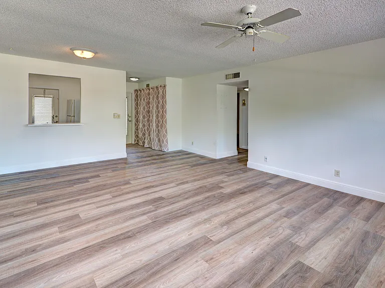 420 SE 2nd Ave #23 — Photo 8