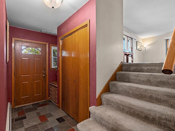 4th image of 901 Cheri Ln