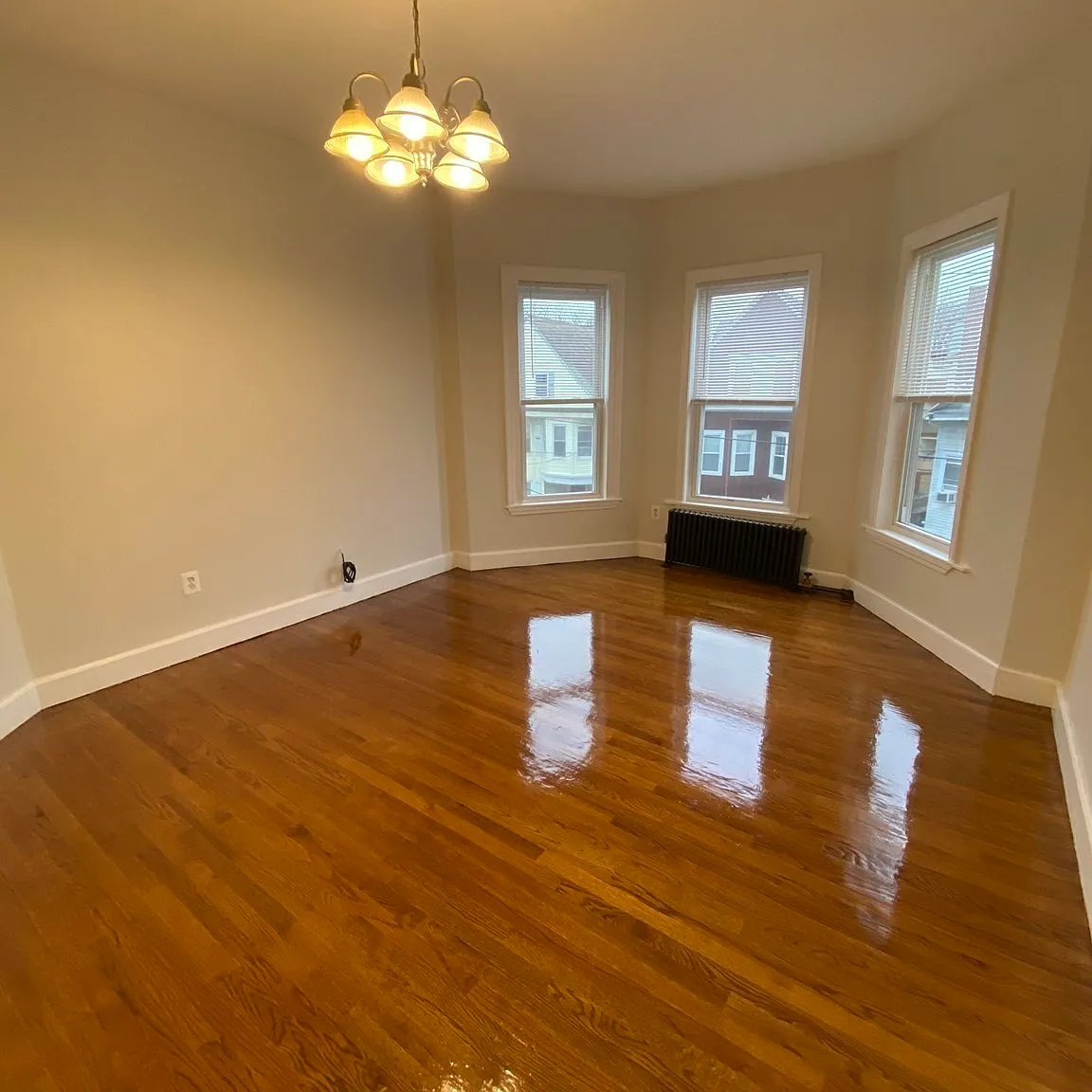 4 bed, 1.0 bath, 1300 sqft, $3,000 — Photo 4