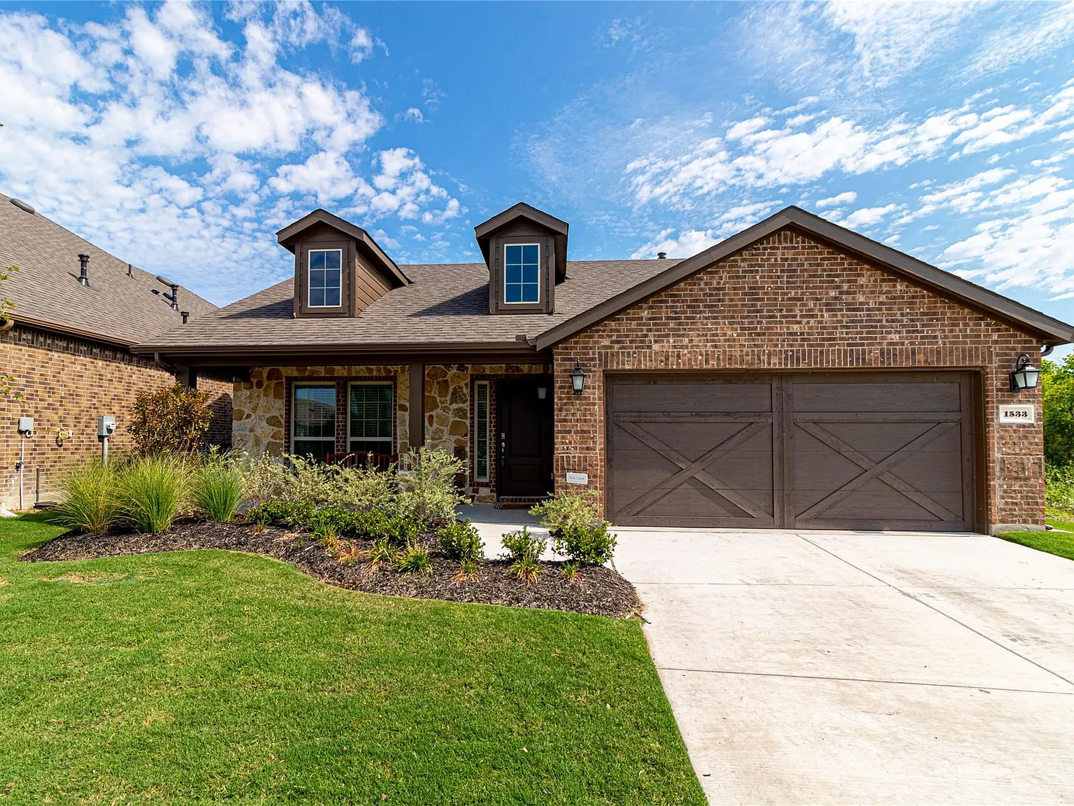 1533 Summit View Ln — Photo 1