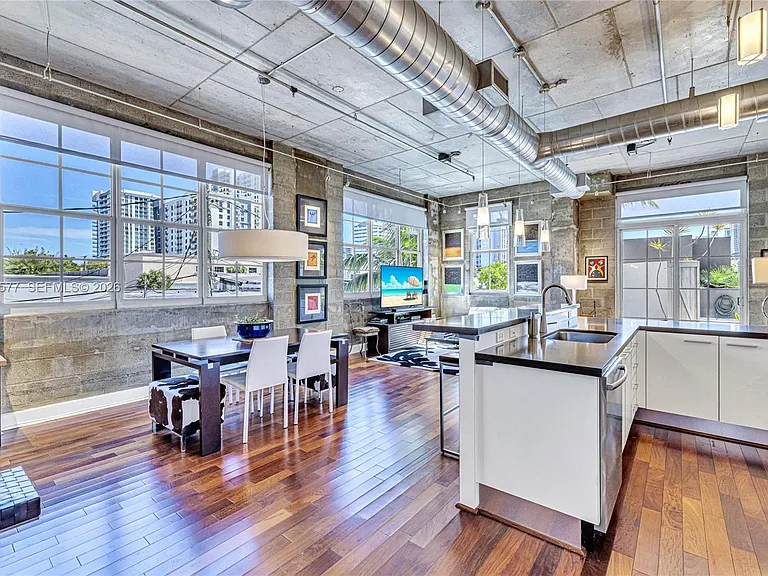 410 NW 1st Ave #206 — Photo 4