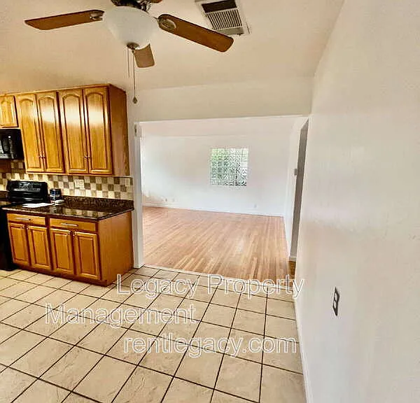 280 Markham Ave — Photo 5