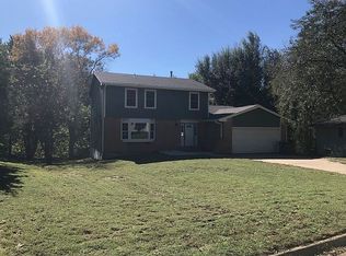 123 Riverview Dr, Wamego, KS 66547