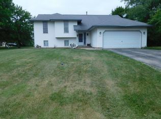 303 Marquette Dr SW, Poplar Grove, IL 61065