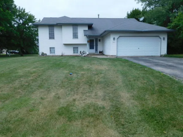 303 Marquette Dr SW, Poplar Grove, IL 61065