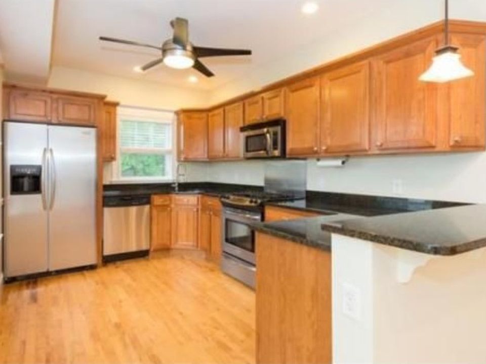 2nd image of 40 Pleasent St