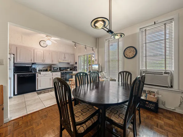 977 52nd Street image 5 of 21