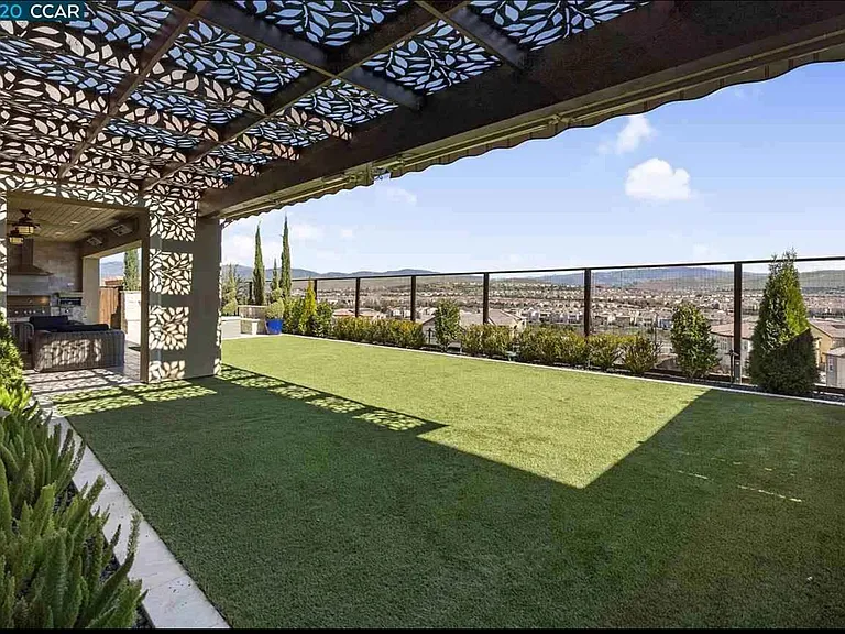2049 Elderberry Dr — Photo 33