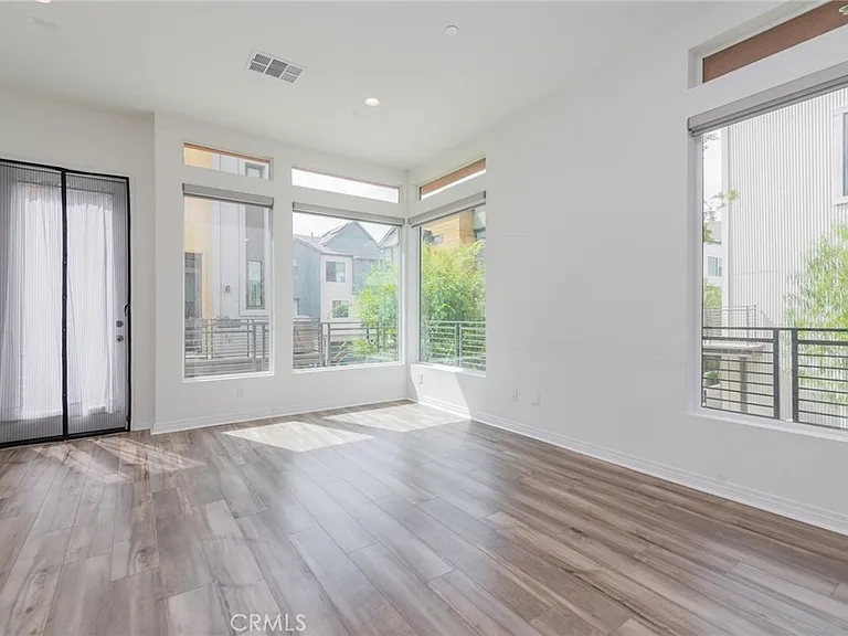 142 Sawbuck — Photo 15