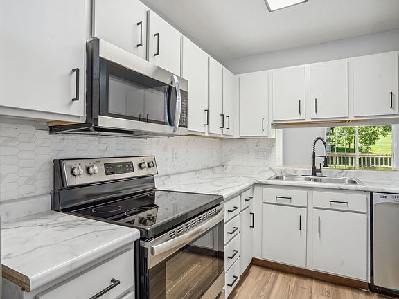2nd image of 2415 Bittersweet Ct