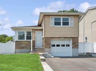 83 Scarcliffe Drive, Malverne, NY 11565