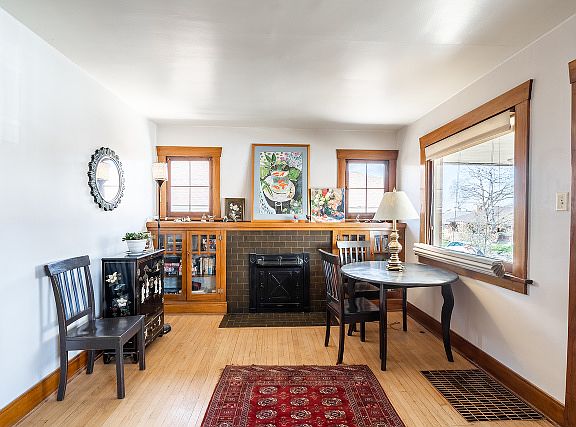 4th image of 1068 E Barbara Pl