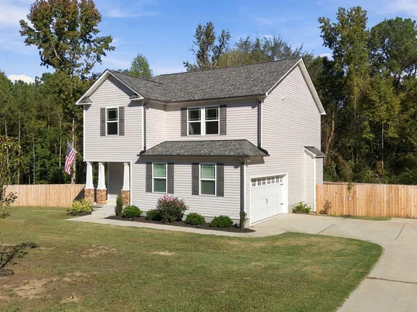 300 Starry Sky Dr, Benson, NC 27504