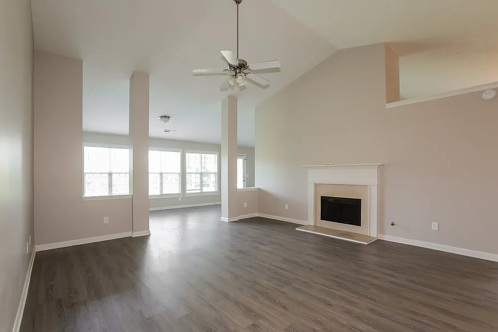3 bed, 2.5 bath, 2628 sqft, $2,395 — Photo 4