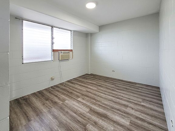 3rd image of 526 N School St APT 407