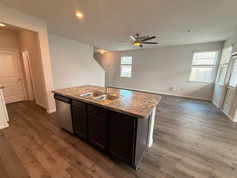 982 Rice Dr — Photo 6