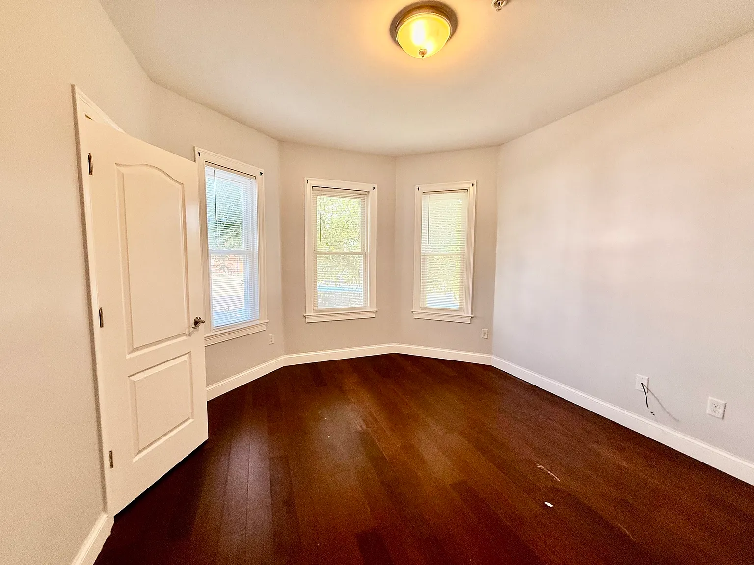 3 bed, 1100 sqft, $3,500 — Photo 3