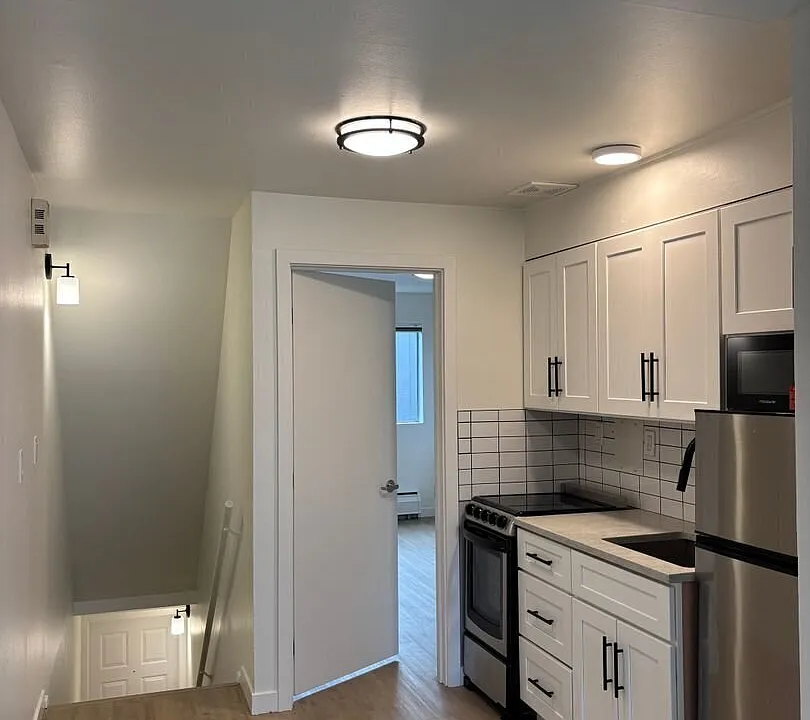 435 Bellevue Ave E