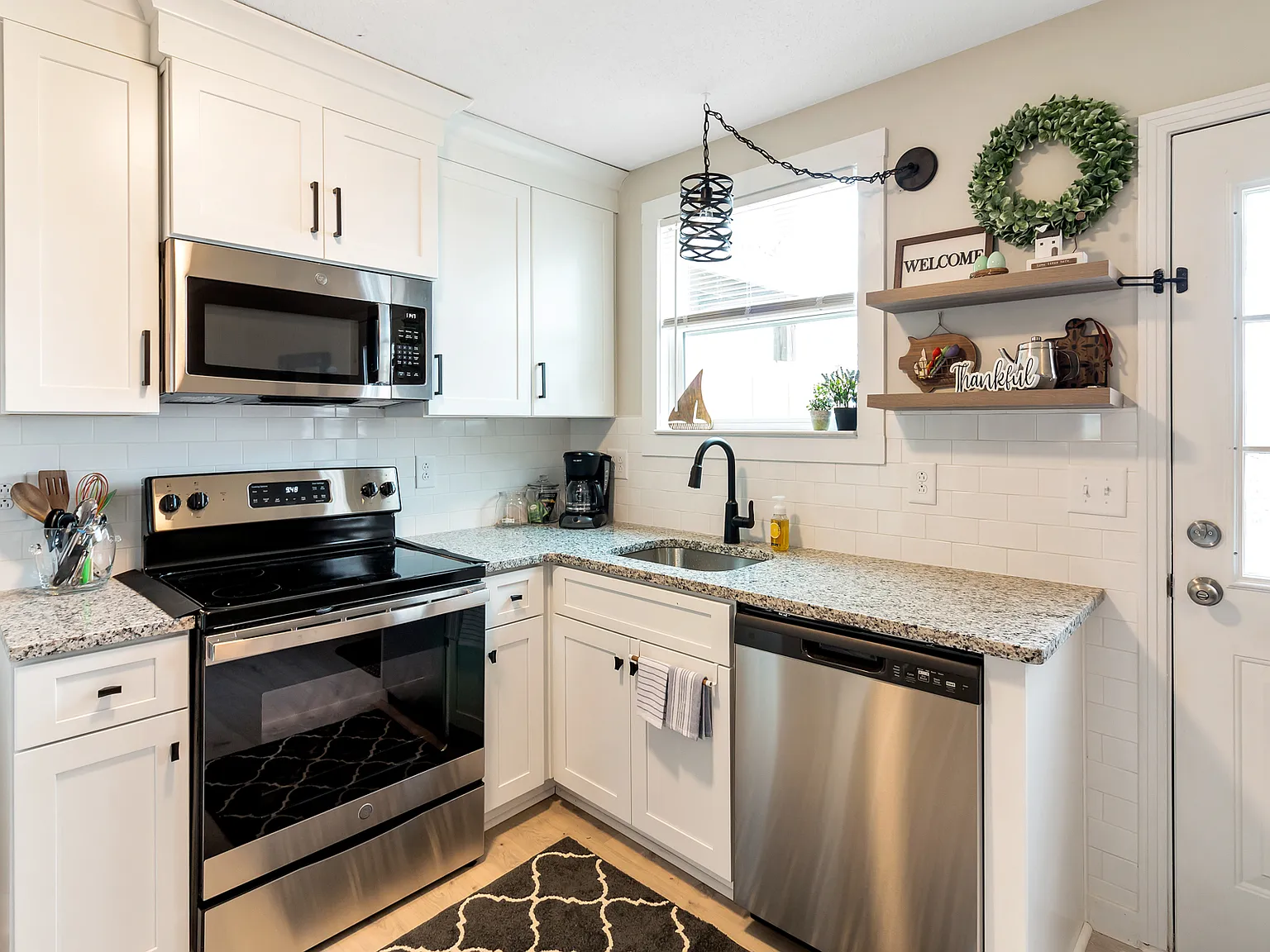 935 Kingsbury Dr — Photo 4