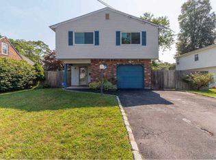 644 Oak Neck Rd, West Islip, NY 11795