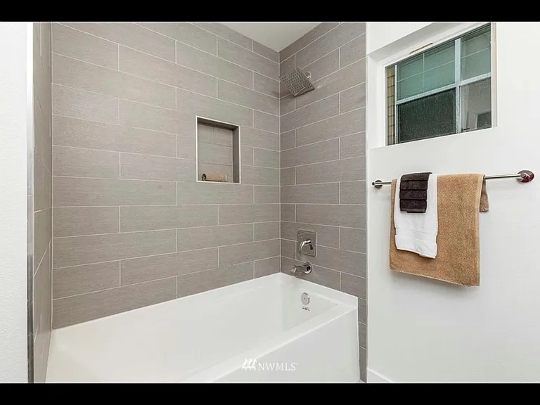 9221 Ashworth Ave N #C — Photo 8