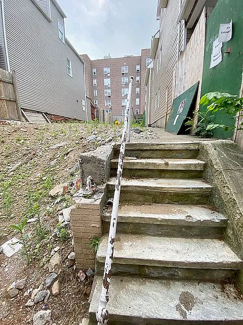 2nd image of 3210 Hull Ave