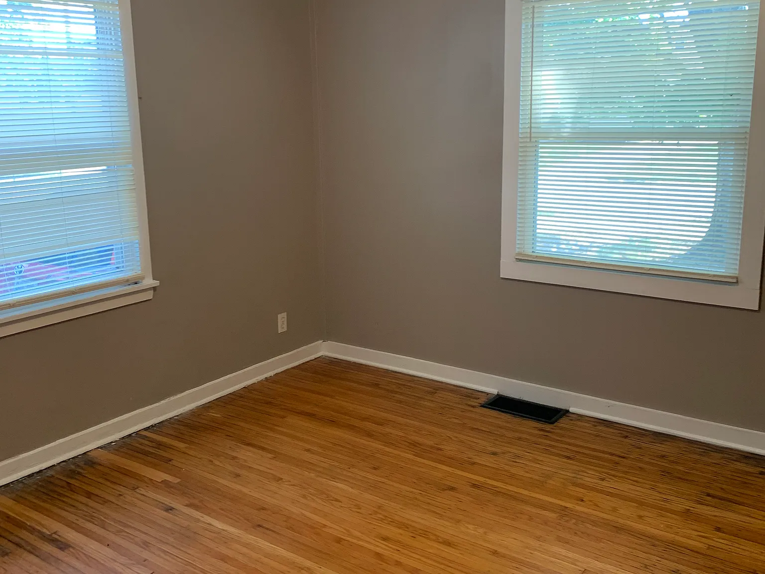 2 bed, 877 sqft, $1,000 — Photo 3