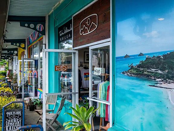 located in Kailua Town
