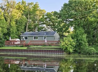 170 Hilldale Ln, Port Barrington, IL 60010