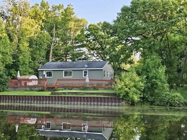 170 Hilldale Ln, Port Barrington, IL 60010