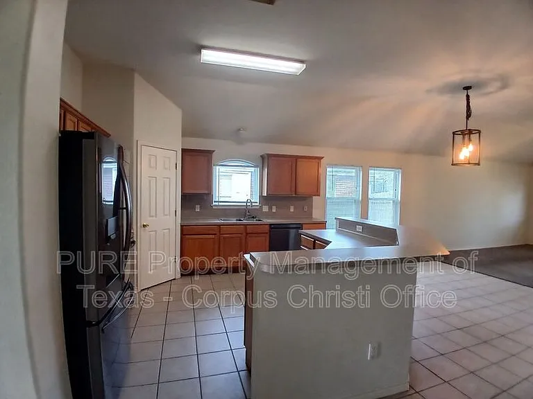 7609 Cold Springs Dr — Photo 4