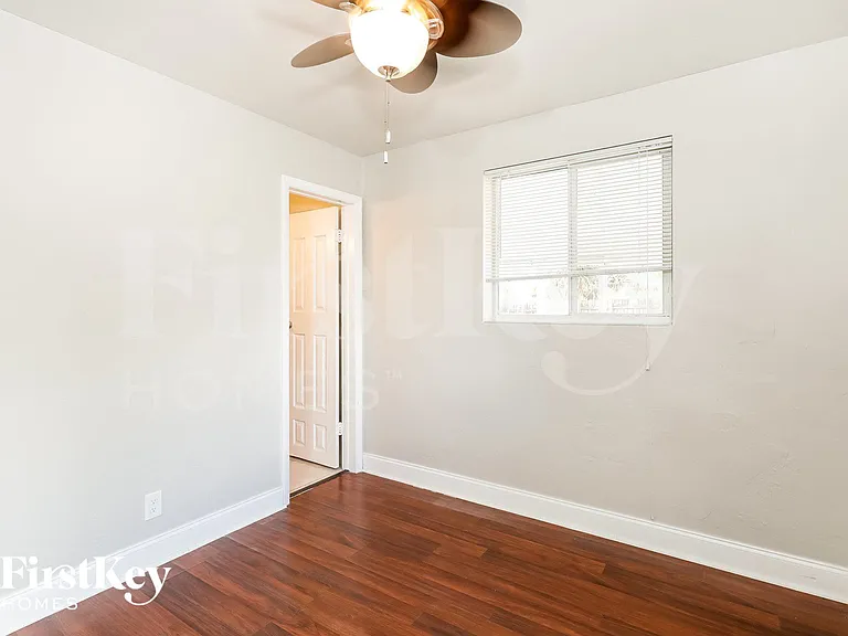 3763 SW 17th St — Photo 11