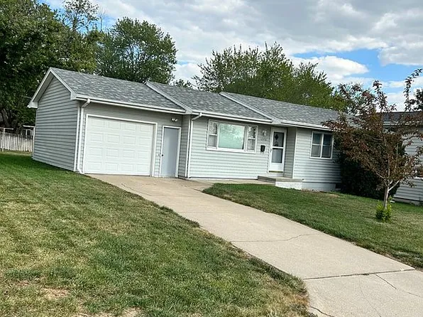 1240 N Birch St, Wahoo, NE 68066