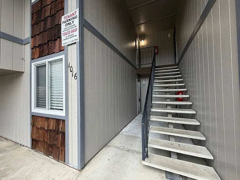1016 Loni Dr — Photo 33