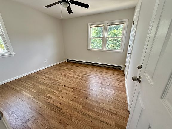 5th image of 709 Hall St Floor 2