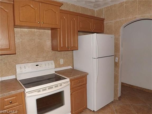 5th image of 2242 Henderson Ave