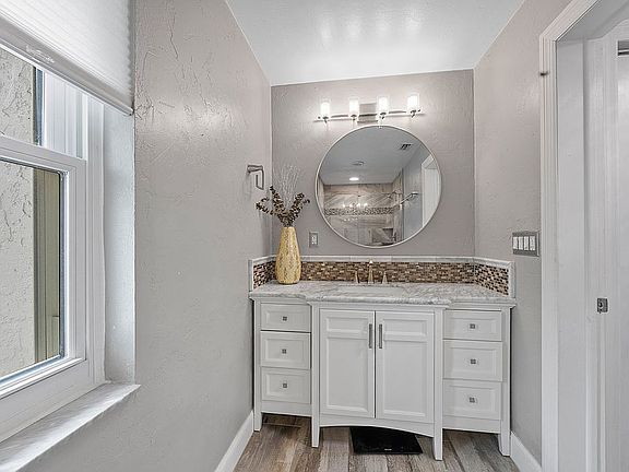 4th image of 17235 Castleview Dr