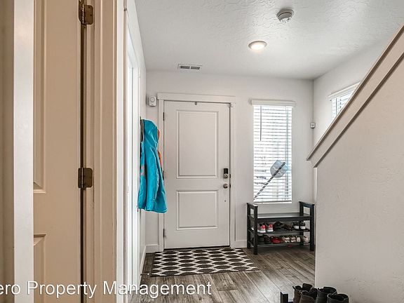 5th image of 1127 E Hatch Row